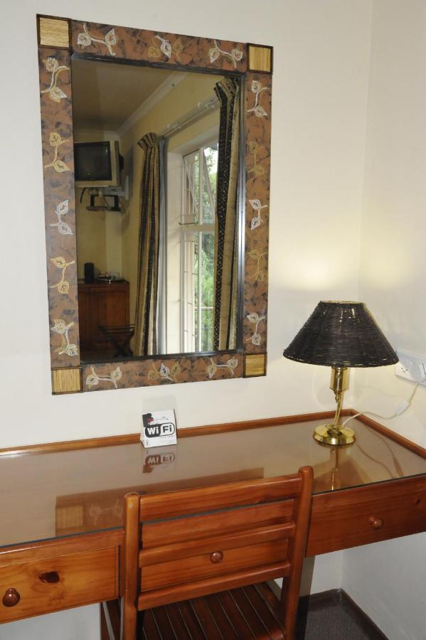 Ipe Tombe Guest -