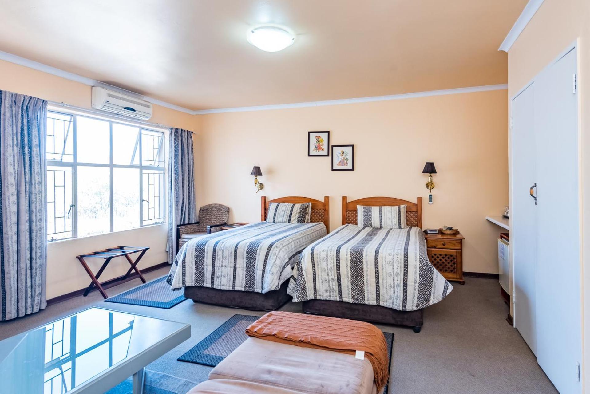 Ipe Tombe Guest -